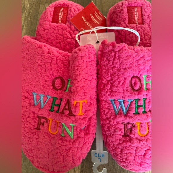 Wondershop Target Womens Holiday Slippers Oh What Fun Pink Sherpa Size M/L - Picture 8 of 11